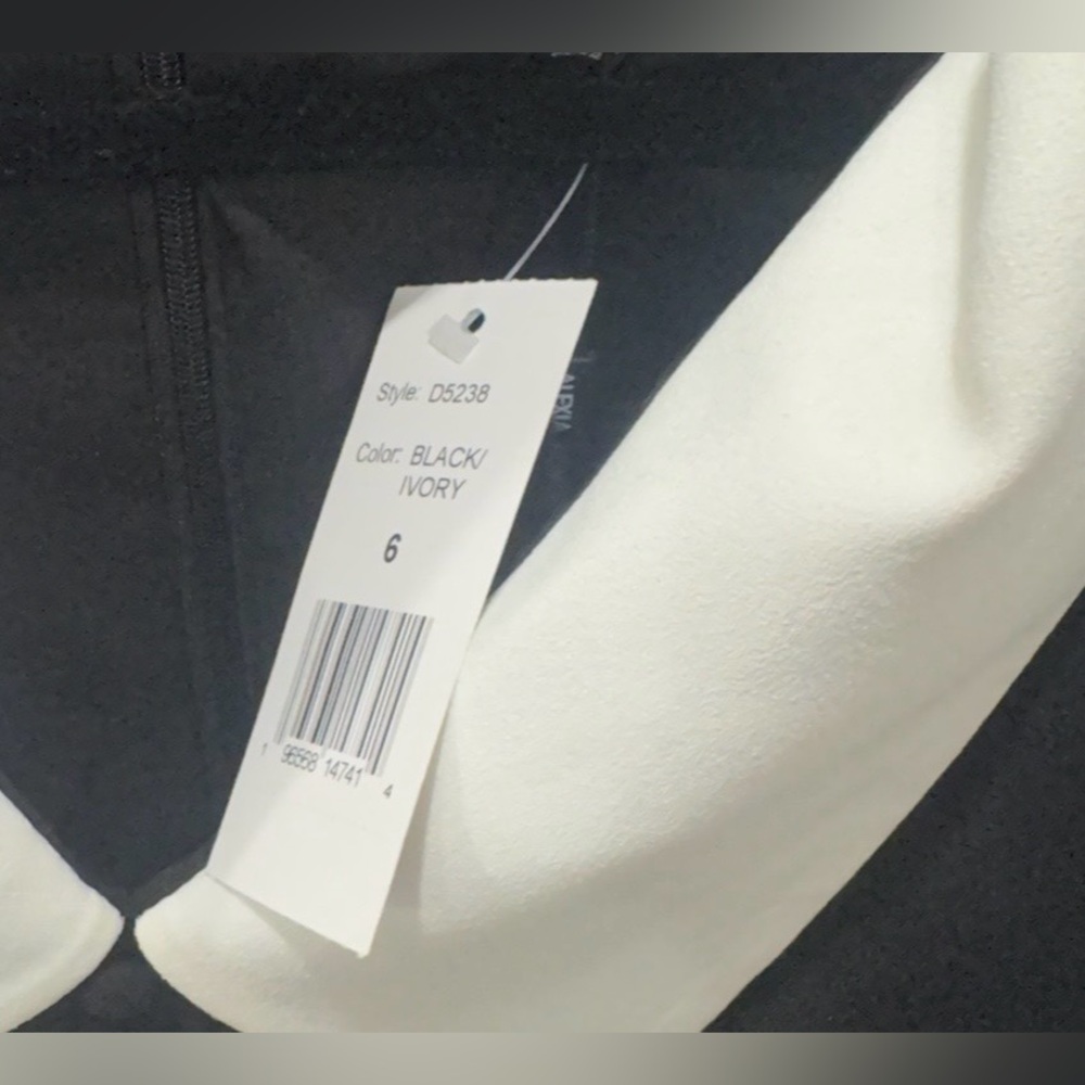 Alexia Admor Black Long Sleeve Dress with White Collar - Picture 4 of 4